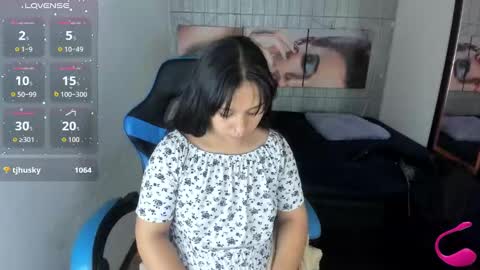 Snapshot of charis_21 chatting on October 18, 4:38 am charis 2 online show from October 18, 4:38 am