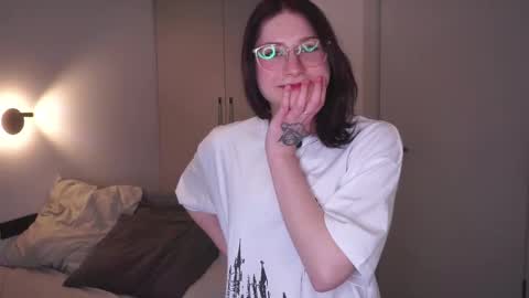 Mia online show from March 22, 6:34 pm