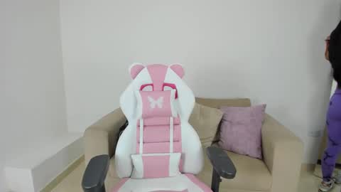    online show from March 5, 10:32 pm