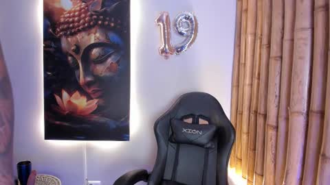 CHARLOTTE  online show from November 10, 9:06 pm