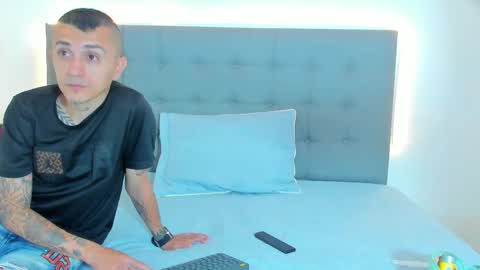 Snapshot of charlotteandsimon chatting on October 10, 12:11 pm charlotteandsimon online show from October 10, 12:11 pm