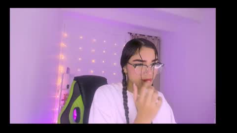 charlotteee online show from December 4, 4:01 am