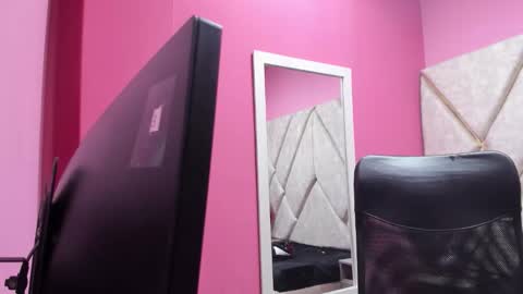 charlottestuart_ online show from November 27, 3:14 am