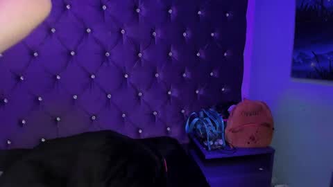 charlottestuart_ online show from April 8, 4:04 am