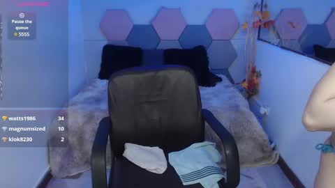Snapshot of charlottetaylor_ chatting on February 27, 10:01 am Charlotte Taylor online show from February 27, 10:01 am