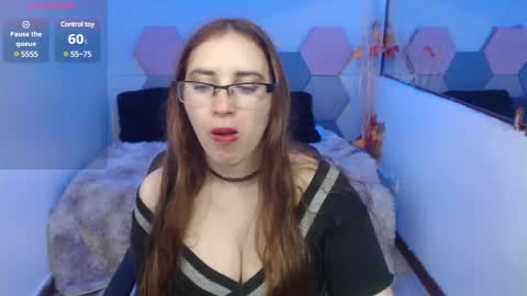 Snapshot of charlottetaylor_ chatting on March 2, 4:07 am Charlotte Taylor online show from March 2, 4:07 am