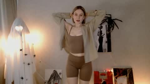 Michelle  online show from November 3, 5:30 am