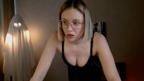 Michelle  online show from October 20, 6:07 am