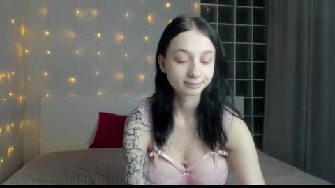 Snapshot of chatty_alice chatting on October 3, 1:15 am Alice online show from October 3, 1:15 am