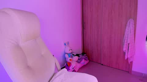 Snapshot of cheelsea_ chatting on February 24, 1:57 am cheelsea_ online show from February 24, 1:57 am