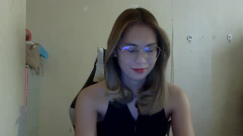 Snapshot of chelly4u69 chatting on October 15, 4:05 am chelly4u69 online show from October 15, 4:05 am