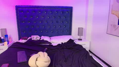 chelsea and max online show from March 27, 3:56 am