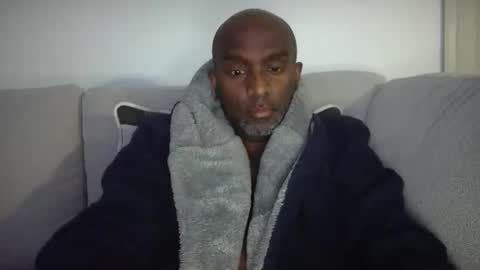 chenthu1979 online show from April 7, 11:45 am