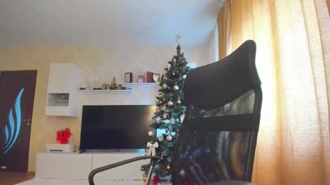 mayra online show from January 25, 8:10 am