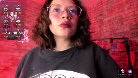 Snapshot of cherry_xoxx chatting on October 3, 11:29 am online show from October 3, 11:29 am
