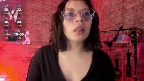Snapshot of cherry_xoxx chatting on September 24, 2:13 pm online show from September 24, 2:13 pm