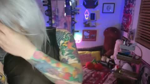 CherryBombBomb online show from January 4, 6:52 am