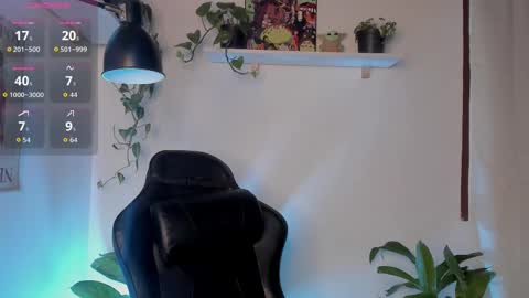 Snapshot of cherrybr_ chatting on October 4, 11:57 pm Cherry Lady online show from October 4, 11:57 pm