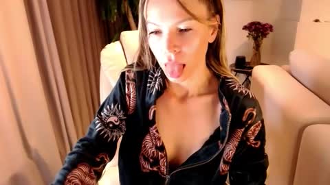 Anna online show from March 8, 8:18 am