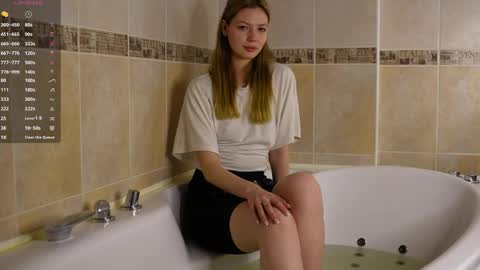 Loise online show from April 13, 5:06 pm