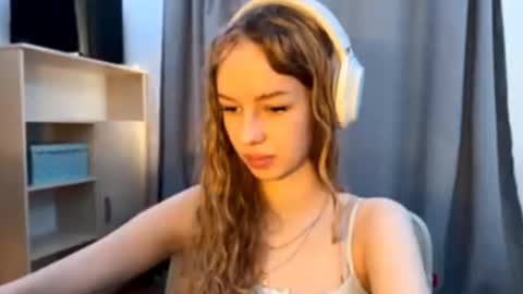 Evie online show from November 3, 11:11 am