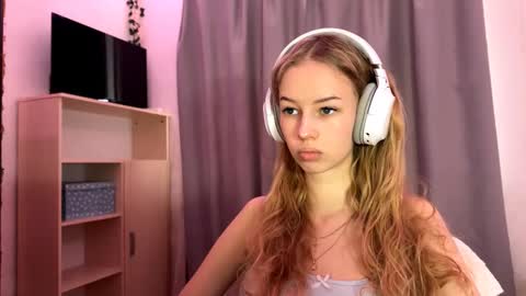 Snapshot of cherryrush951544 chatting on October 16, 11:10 am Evie online show from October 16, 11:10 am