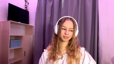 Snapshot of cherryrush951544 chatting on October 14, 5:10 am Evie online show from October 14, 5:10 am