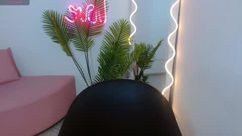 Snapshot of chiara_tay chatting on March 8, 7:09 pm Chiara online show from March 8, 7:09 pm