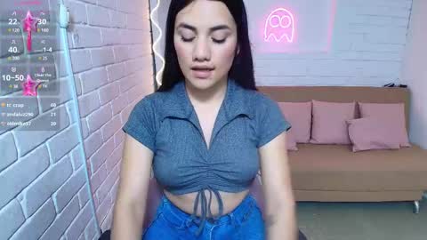 Snapshot of chiara_tay chatting on February 19, 6:33 am Chiara online show from February 19, 6:33 am
