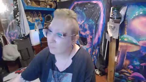 CurvySiren online show from September 26, 8:00 am