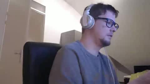 chillzonecam online show from November 29, 7:32 pm