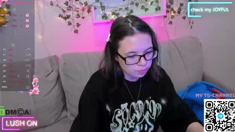 Snapshot of chio_mio chatting on September 24, 2:18 am chio_mio online show from September 24, 2:18 am