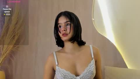 C H L O E  online show from January 13, 1:08 pm