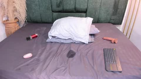 Chloe online show from September 11, 7:37 pm