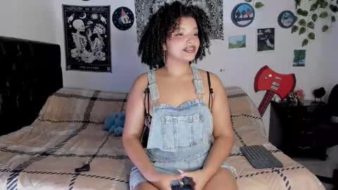 Snapshot of chloe_kisses chatting on September 14, 10:17 am chloe_kisses online show from September 14, 10:17 am