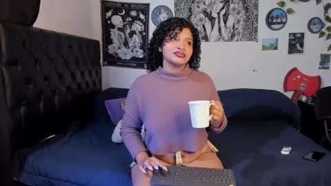Snapshot of chloe_kisses chatting on September 15, 11:01 am chloe_kisses online show from September 15, 11:01 am