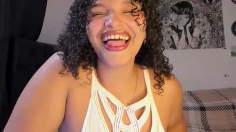 Snapshot of chloe_kisses chatting on September 24, 11:06 am chloe_kisses online show from September 24, 11:06 am