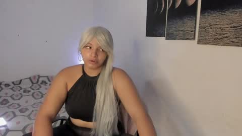 chloe_kisses online show from April 8, 11:46 am