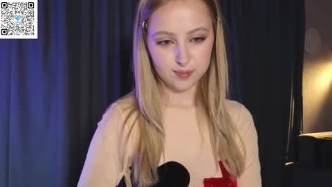 Snapshot of chloe_novel chatting on October 10, 12:00 pm Chloe online show from October 10, 12:00 pm