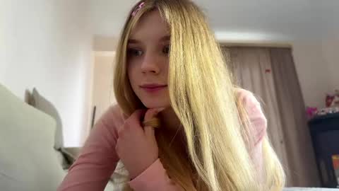 hloe online show from March 30, 1:22 pm