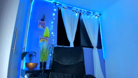 Chloe Miller  online show from December 28, 5:33 am