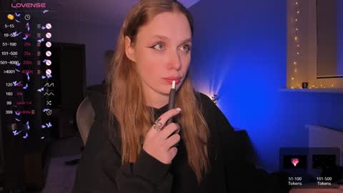 Snapshot of chloegins chatting on December 5, 3:31 am chloegins online show from December 5, 3:31 am