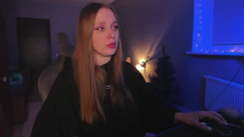 Snapshot of chloegins chatting on December 15, 6:59 pm chloegins online show from December 15, 6:59 pm