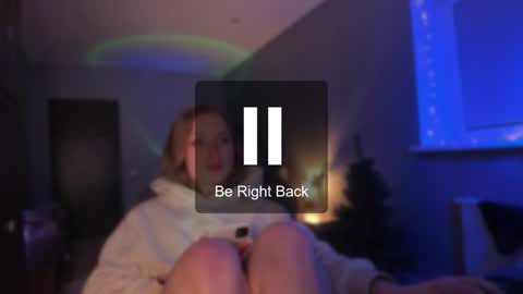 Snapshot of chloegins chatting on December 19, 4:34 am chloegins online show from December 19, 4:34 am