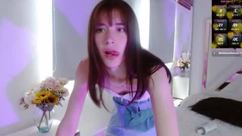 Snapshot of chloejohnsoon chatting on October 7, 3:30 pm Chloe online show from October 7, 3:30 pm