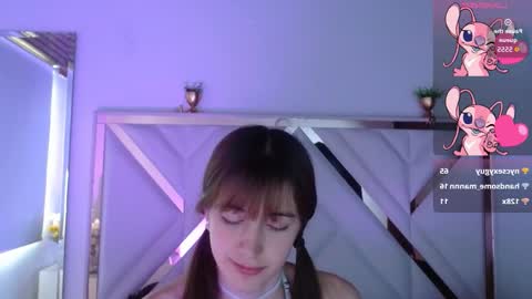 Chloe online show from December 19, 4:35 pm