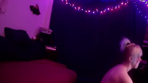 Chloekissxo online show from April 23, 1:24 am