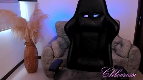 Laura online show from November 12, 7:27 pm