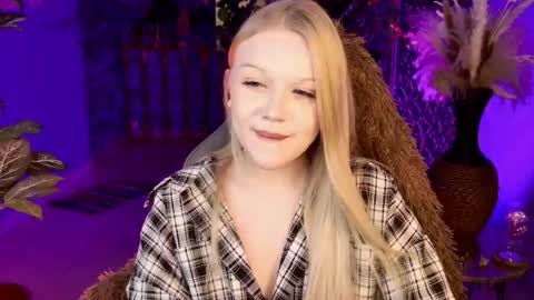 ChloeWight online show from March 12, 11:36 am