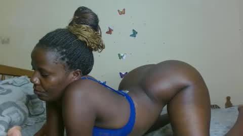 chocolatebony_ online show from March 4, 8:27 pm